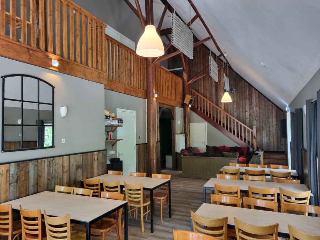 Schoolkamp Groningen, schoolkamp accommodatie, Familie accommodatie Drenthe, Kampeerboerdij bijzondere accommodatie overnachten grote groep,
